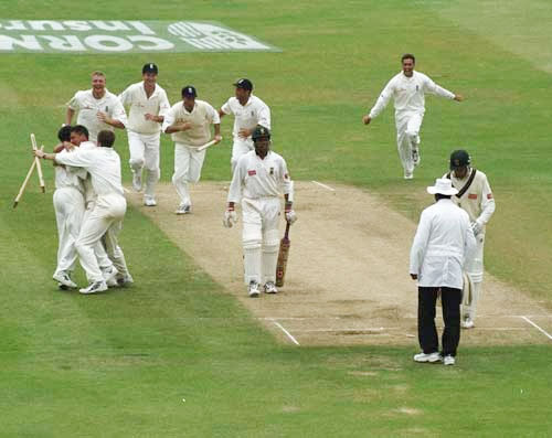 England Cricket Team of 1998 celebrating victory over South Africa