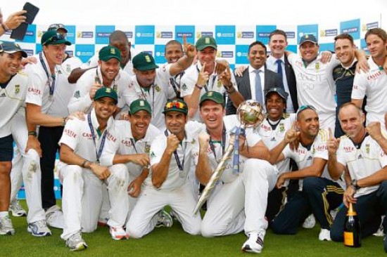 The proud South African team after wearing the  No.1 Test crown