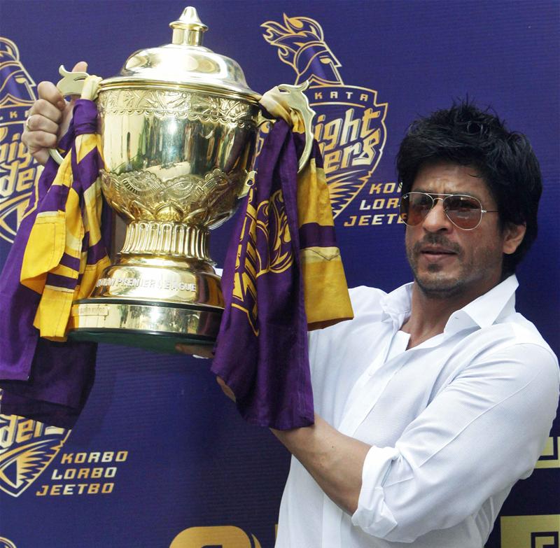 Shahrukh Khan with IPL Trophy